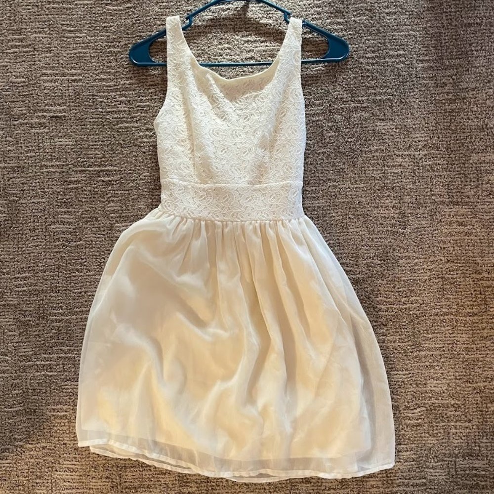 Cream homecoming/formal dress! (Size 3/4)